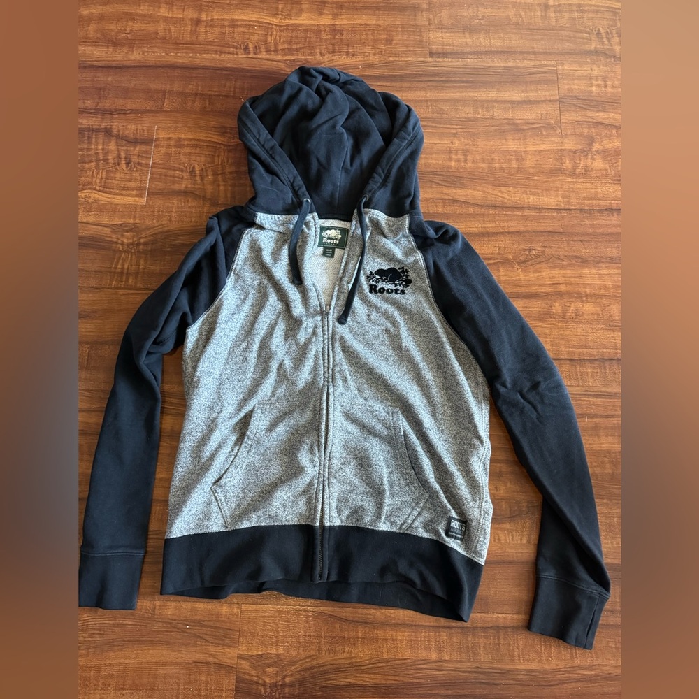 ROOTS Canada Men’s M gray and black peppered zip up hoody